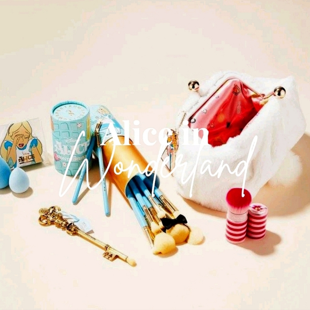 Alice in Wonderland 10 Piece Brush Set - Picture 13 of 16